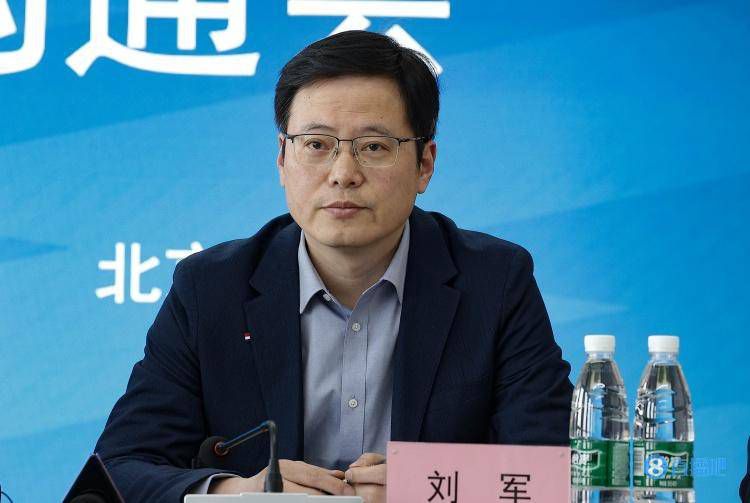 至于卡瓦哈尔，他同样被排除在和阿拉维斯的比赛之外。